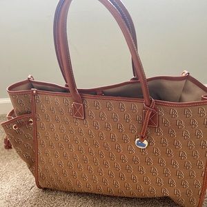 Large dooney & bourke tote